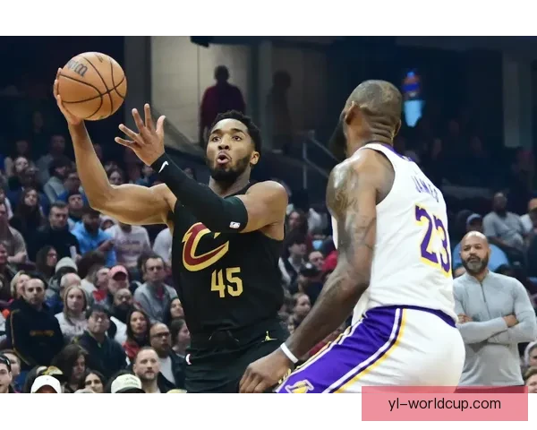 米切尔45+追平詹姆斯正面对决